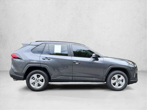 Used 2020 Toyota RAV4 XLE w/ Convenience Package FWD image 4