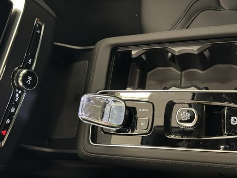 New 2026 Volvo XC90 B5 Core AWD/4WD image 19