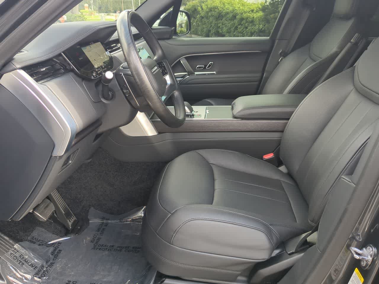 Certified 2025 Land Rover Range Rover SE AWD/4WD image 17
