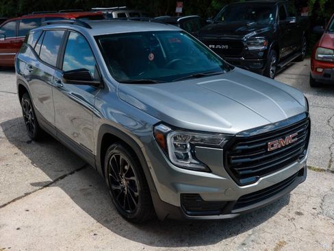 Used 2023 GMC Terrain SLE w/ Elevation Edition FWD image 8