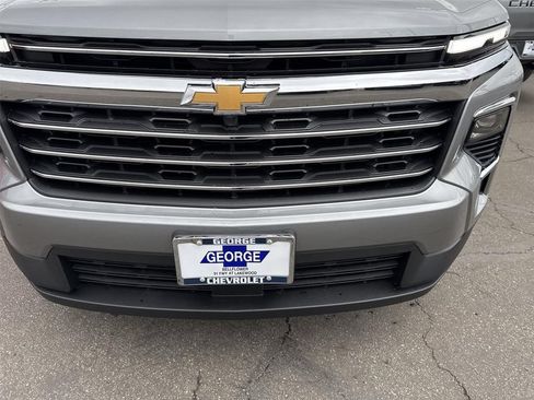 Used 2025 Chevrolet Traverse LT FWD image 23