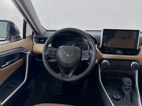 Used 2025 Toyota RAV4 XLE AWD/4WD image 20