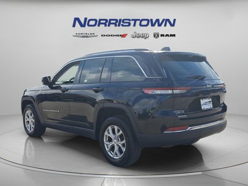 Used 2023 Jeep Grand Cherokee Limited w/ Luxury Tech Group II AWD/4WD image 4