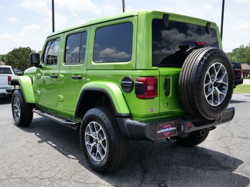 Used 2019 Jeep Wrangler Unlimited Sahara w/ Quick Order Package 24M Moab AWD/4WD image 6