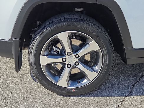 New 2026 Jeep Grand Cherokee L Limited w/ Luxury Tech Group II image 7