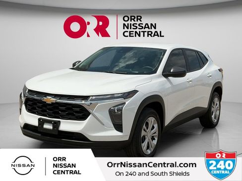 Used 2024 Chevrolet Trax LS FWD image 1