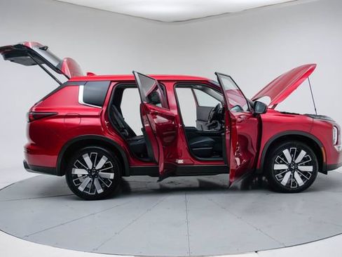 Used 2025 Mitsubishi Outlander SE AWD/4WD image 15
