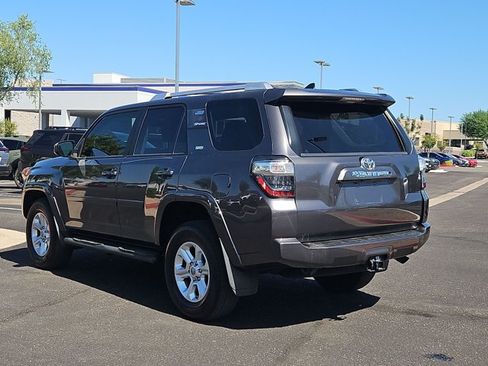 Used 2018 Toyota 4Runner SR5 AWD/4WD image 9