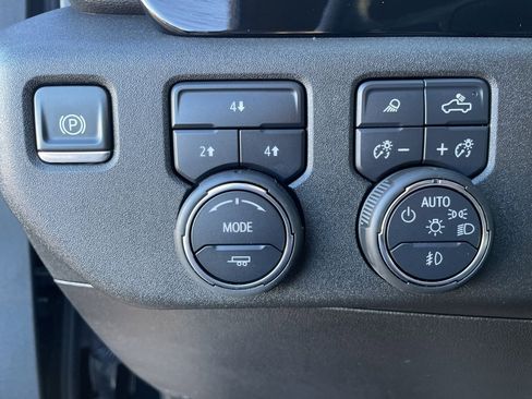 Used 2025 Chevrolet Silverado 2500 LT w/ Z71 Chrome Sport Edition image 29