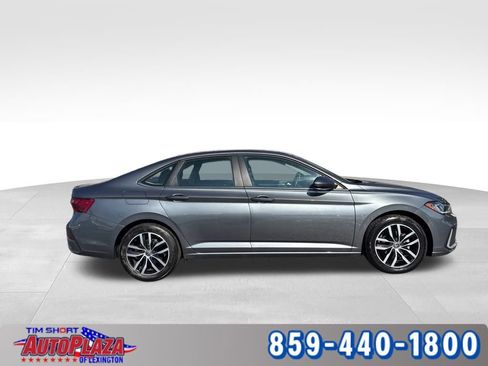 Used 2025 Volkswagen Jetta SE FWD image 9