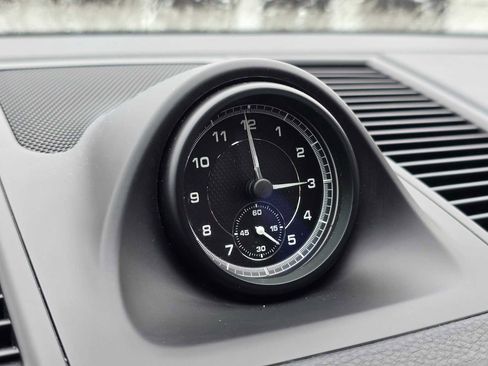 Used 2025 Porsche Macan image 35