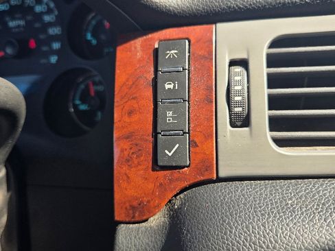 Used 2014 GMC Yukon SLE image 25