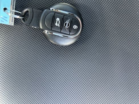 Used 2022 MINI Cooper 2-Door Hardtop image 36