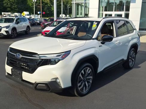 Used 2025 Subaru Forester Touring AWD/4WD image 7