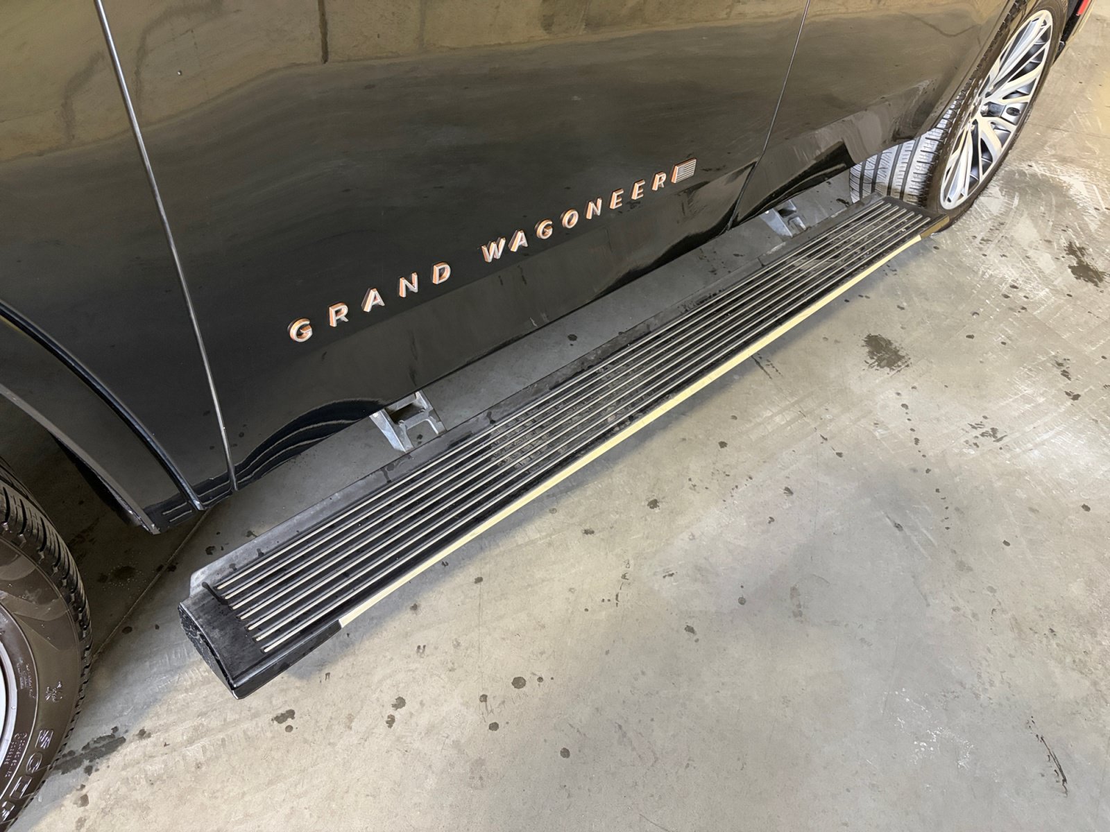 Used 2023 Jeep Grand Wagoneer Series III AWD/4WD image 46