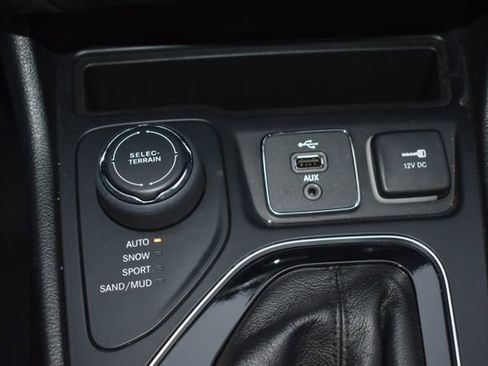 Used 2019 Jeep Cherokee Limited w/ Luxury Group image 33