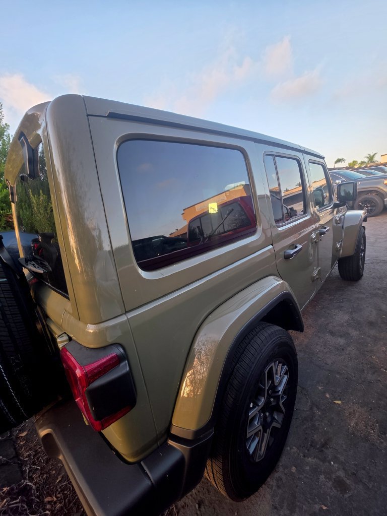 Used 2026 Jeep Wrangler Unlimited Sahara AWD/4WD image 3