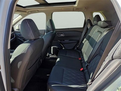 Used 2023 Nissan Rogue Platinum image 12