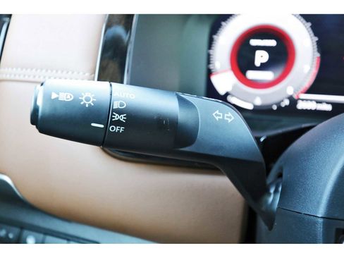 Used 2025 Nissan Pathfinder Platinum w/ Cargo Package image 18