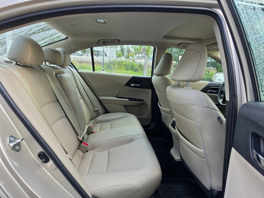 Used 2017 Honda Accord EX-L image 12