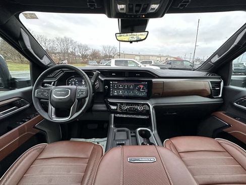 Used 2025 GMC Sierra 3500 Denali Ultimate image 3