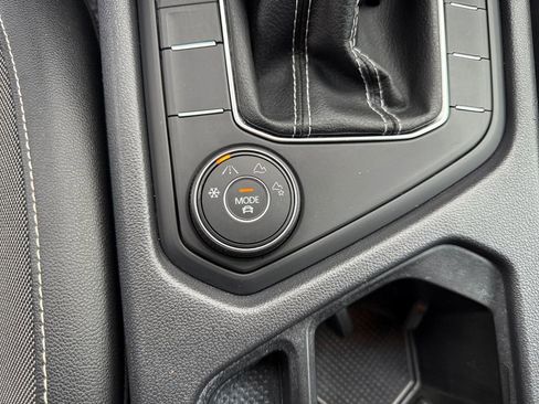 Used 2022 Volkswagen Taos SE image 25