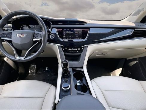 Used 2023 Cadillac XT6 Premium Luxury AWD/4WD image 2
