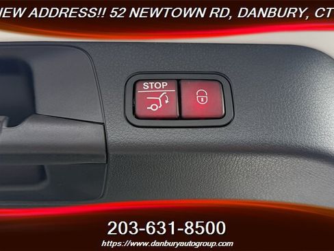 Used 2025 Mercedes-Benz GLB 250 4MATIC image 26