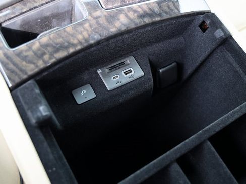 Certified 2022 Cadillac Escalade Premium Luxury image 23