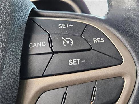 Used 2015 Jeep Grand Cherokee Altitude image 15