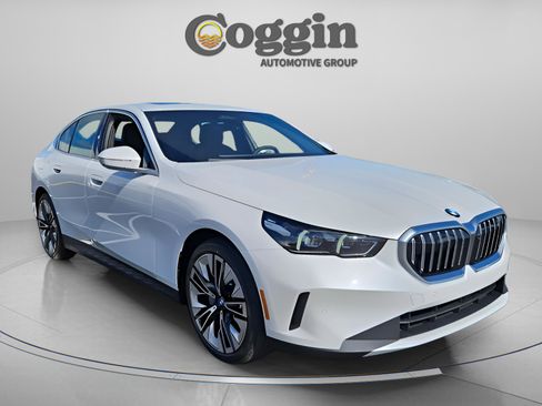 New 2026 BMW 530i w/ M Sport Package RWD image 8
