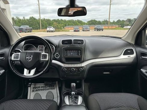Used 2019 Dodge Journey SE w/ Connectivity Group FWD image 32