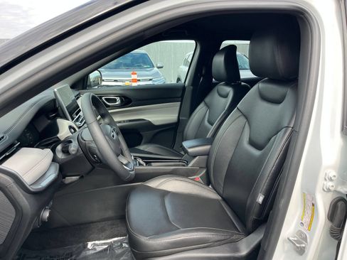 Used 2025 Jeep Compass Limited AWD/4WD image 32