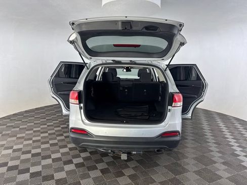 Used 2016 Kia Sorento FWD w/ LX Convenience Package image 17