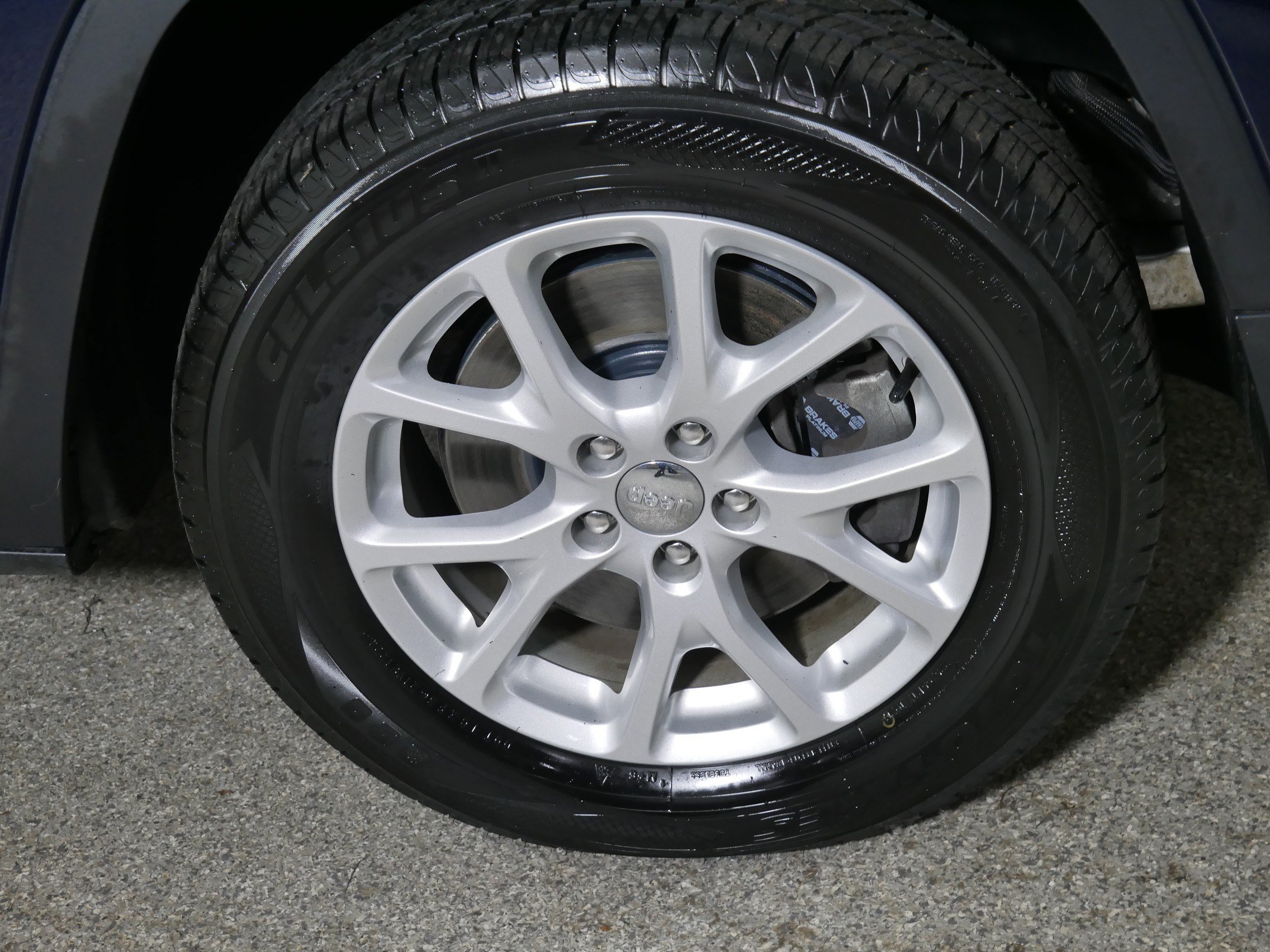 Used 2014 Jeep Cherokee Latitude w/ Cold Weather Group AWD/4WD image 15