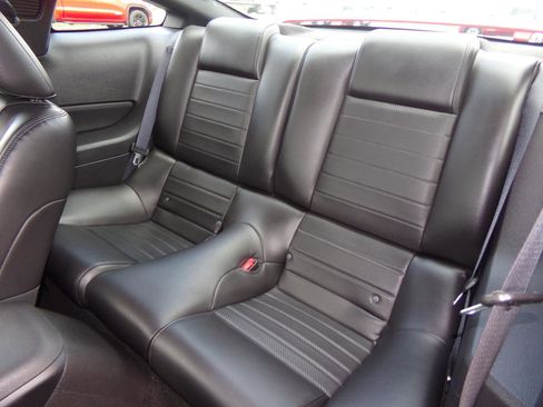 Used 2005 Ford Mustang GT RWD image 21