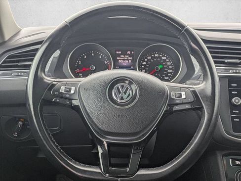 Used 2019 Volkswagen Tiguan SE w/ Panoramic Sunroof Package image 11