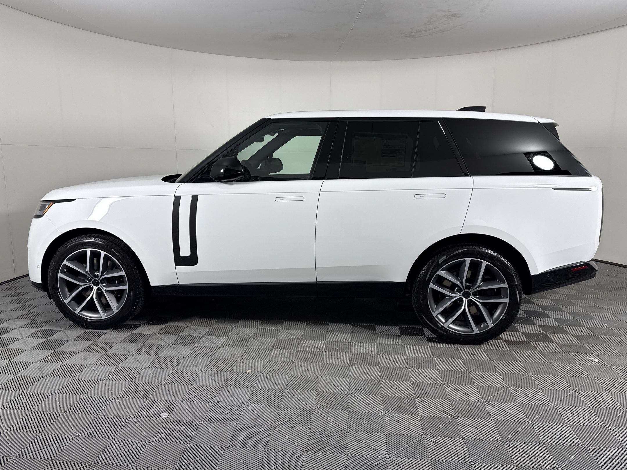 New 2026 Land Rover Range Rover SE AWD/4WD image 2