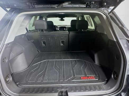 Used 2023 GMC Terrain SLE w/ Driver Convenience Package image 27