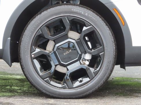 Certified 2025 Kia Sorento X-Line EX image 17