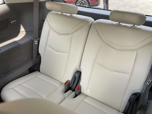 Used 2023 Cadillac XT6 Premium Luxury FWD image 17