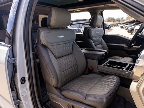 Used 2026 Ford F450 Platinum w/ Platinum Plus Package image 32