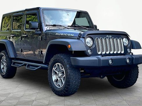 Used 2018 Jeep Wrangler Unlimited Rubicon w/ Connectivity Group AWD/4WD image 3