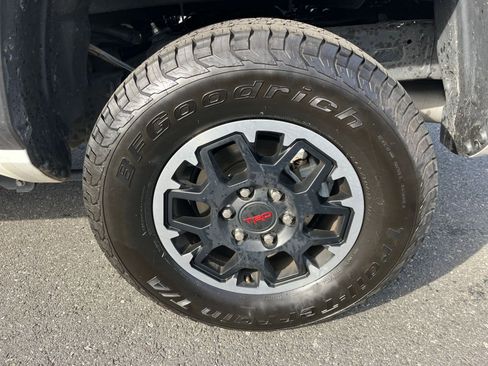 Used 2025 Toyota Tacoma TRD Off-Road image 30