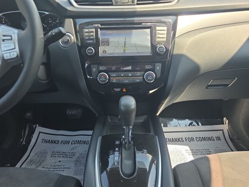 Used 2016 Nissan Rogue SV w/ SV Premium Package AWD/4WD image 12