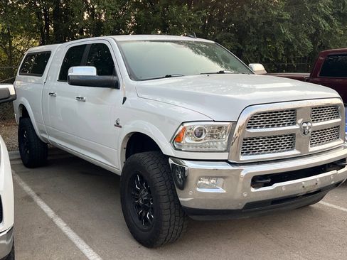 Used 2016 RAM 3500 Laramie w/ Convenience Group AWD/4WD image 2
