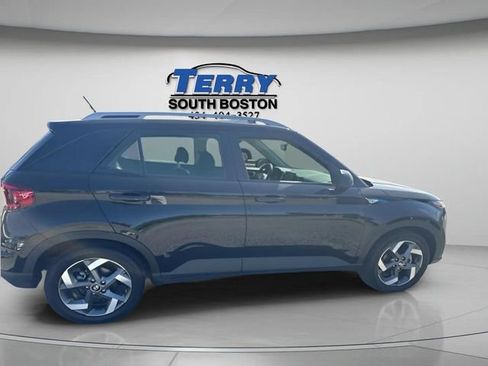 Used 2025 Hyundai Venue SEL FWD image 1