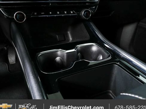 Certified 2025 Chevrolet Traverse LT FWD image 17