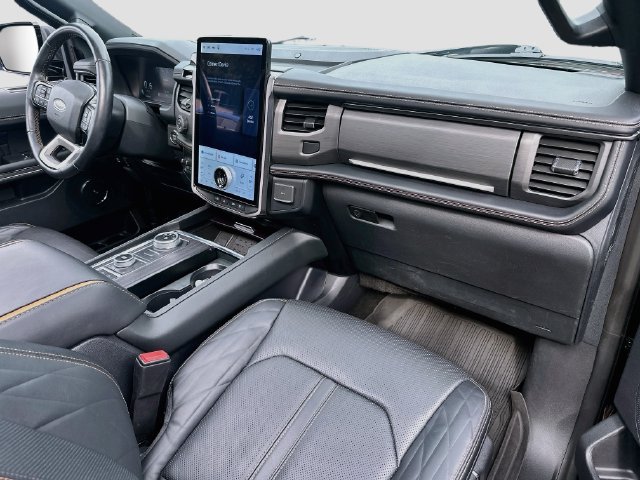 Used 2023 Ford Expedition Platinum AWD/4WD image 32
