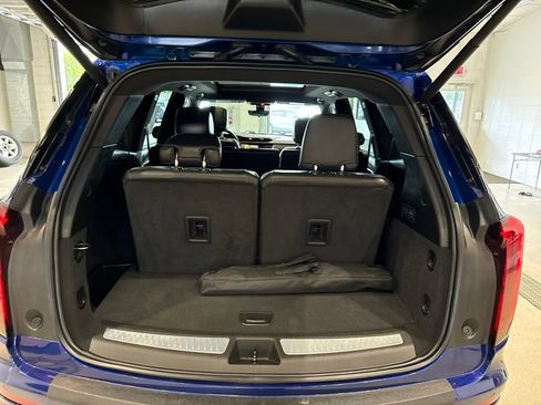 Used 2023 Cadillac XT6 Premium Luxury w/ Platinum Package AWD/4WD image 18